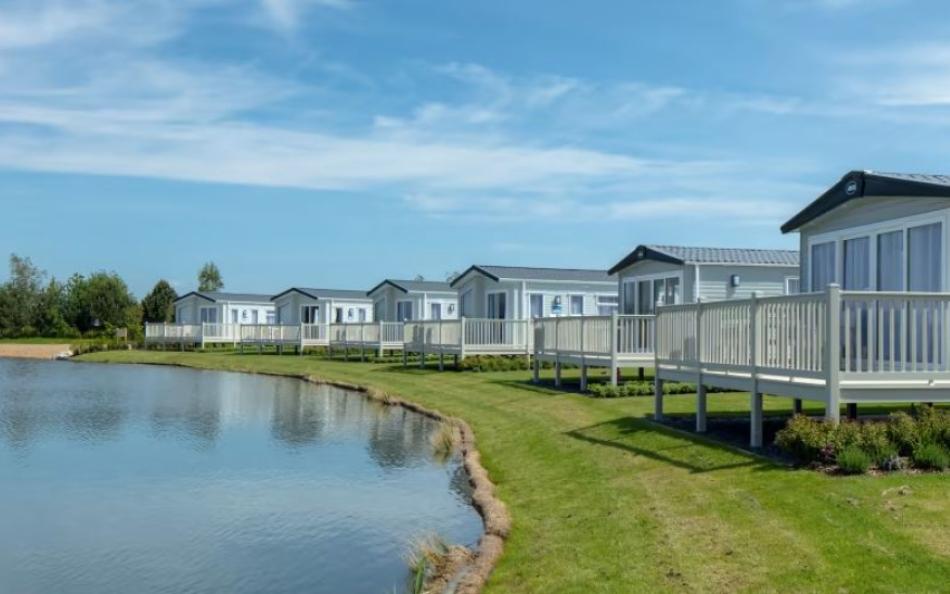 An Image of Holiday Homes next to the Lake on a dog friendly park in the UK