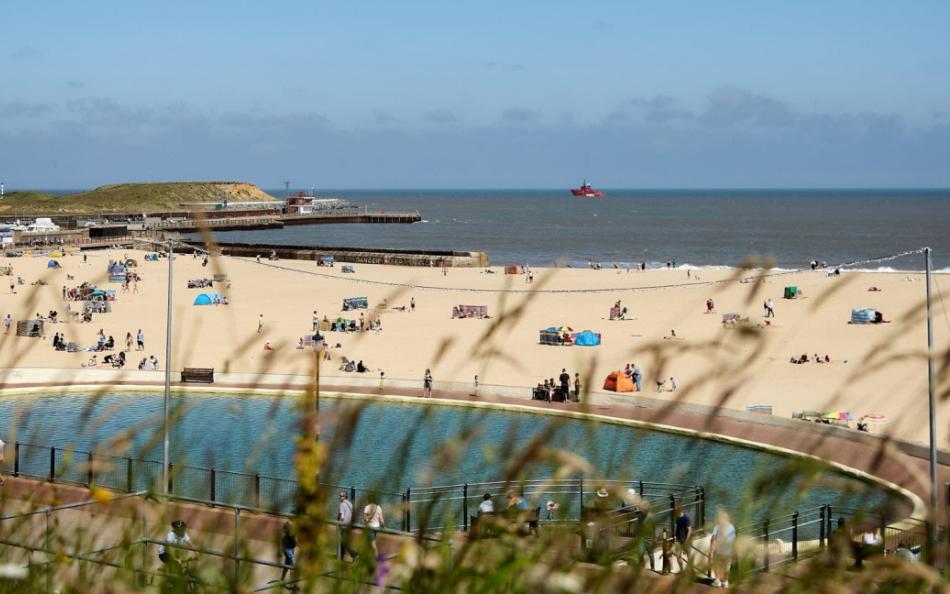 Golden Sandy Beach and a Open Water Swimming Pool near great yarmouth holiday parks