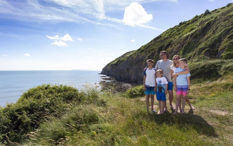 pendine walks near a top Tenby holiday park