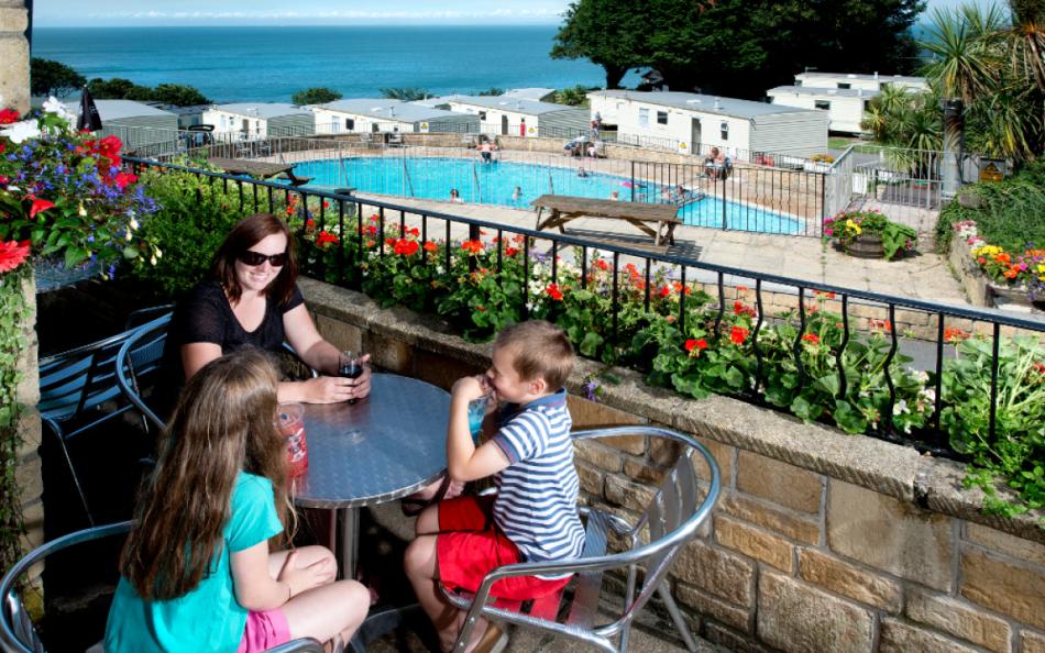 Enjoying Drinks Overlooking Sandaway beach Swimming Pool near Ilfracombe