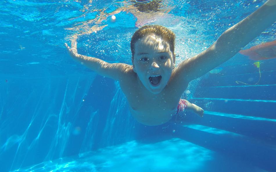 campsites, lodge parks and caravan parks with swimming pools