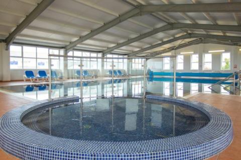 Newperran Holiday Resort indoor swimming pool