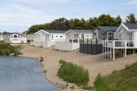 luxury lodges in Kent by the fishing lake