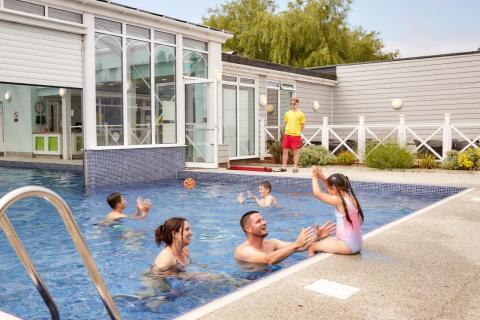 The outdoor swimming pool at Manor Park Holiday Park