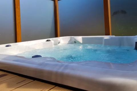 hot tubs lodges in Somerset