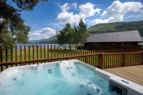luxury lodges with hot tubs at Ardgartan Argyll in Scotland
