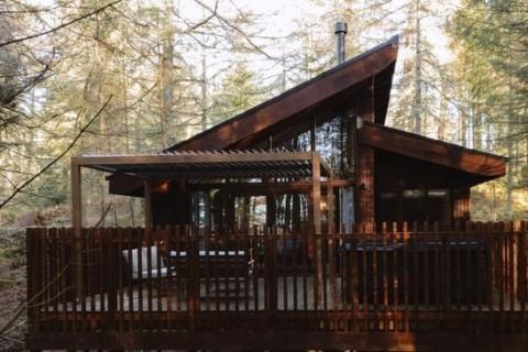 luxury log cabins with hot tubs at Glentress Forest in the scottish borders