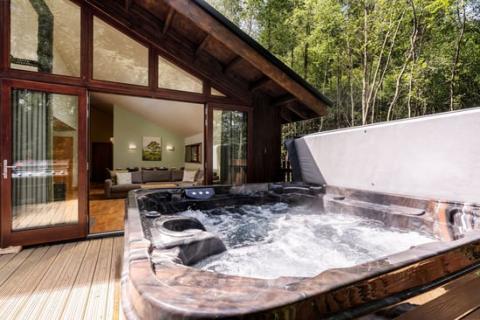 luxury lodge with hot tub in North Yorkshire at Keldy