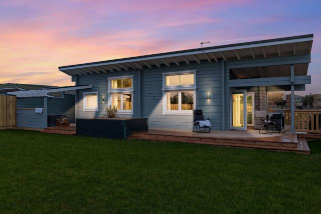luxury lodges at great field lodges in braunton, north devon 