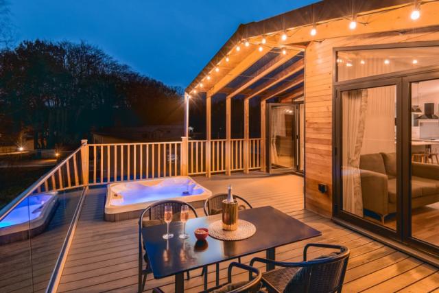 Lakeview Manor Lodges with hot tubs in Devon for fishing holidays
