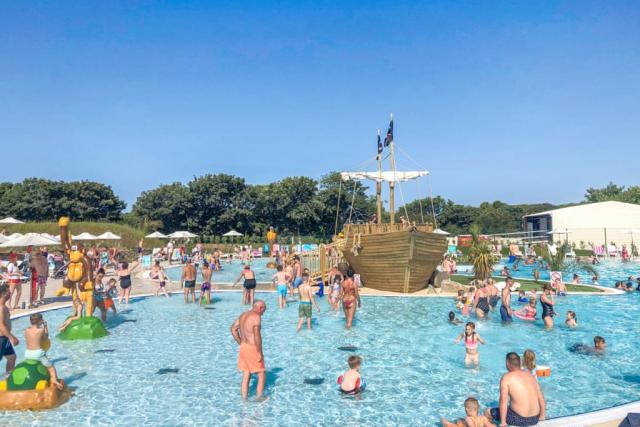 pool at monkey tree holiday park cornwall