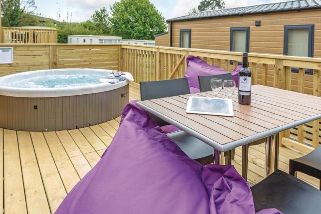 Primley Meadow Holiday Park luxury caravans with hot tubs in Paignton Devon