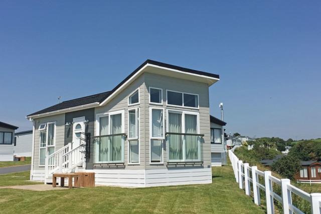 luxury holiday houses at sandymouth holiday resort cornwall