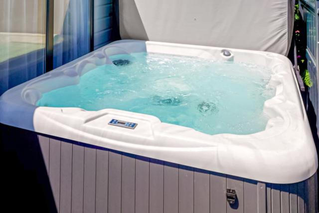 private hot tub at trelay holiday park cornwall near looe
