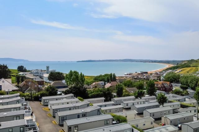 carvan and lodge holidays at bowleaze holiday park and spa dorset