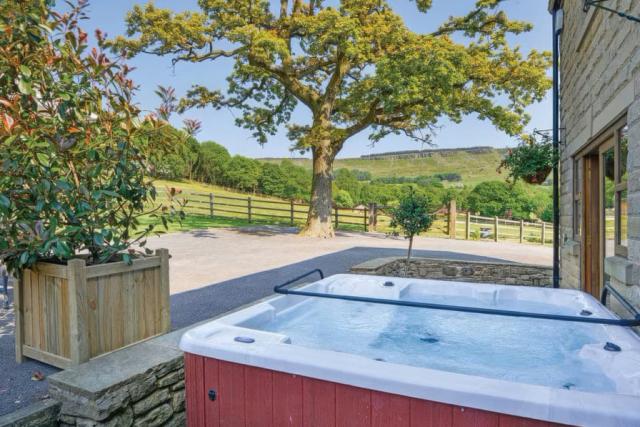 hot tub breaks at charlesworth lodge holiday park glossop