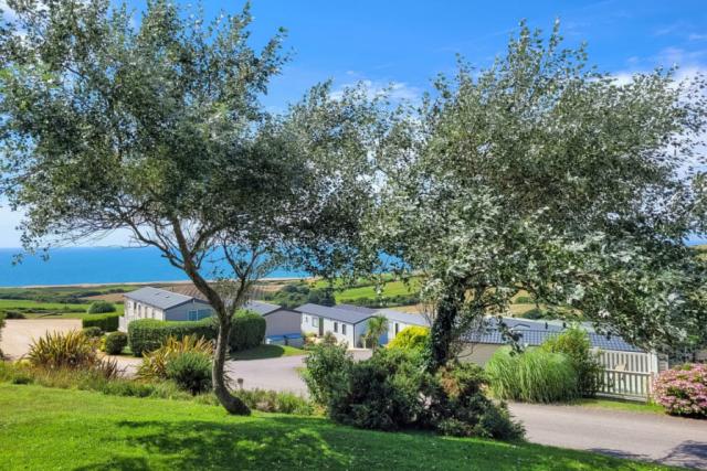 luxury caravan holidays at gorselands caravan park in dorchester