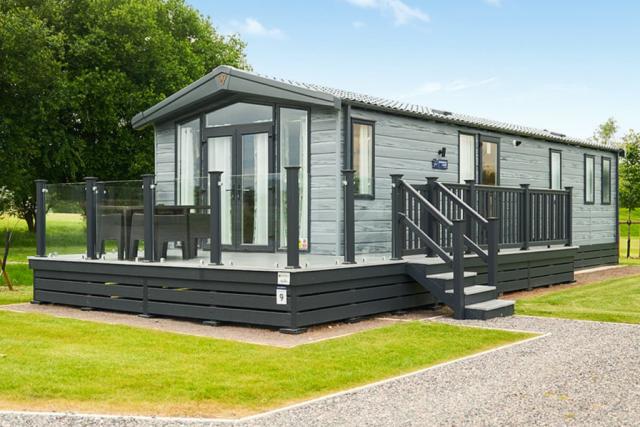 luxury lodge break at green hill farm holiday village in hampshire near salisbury