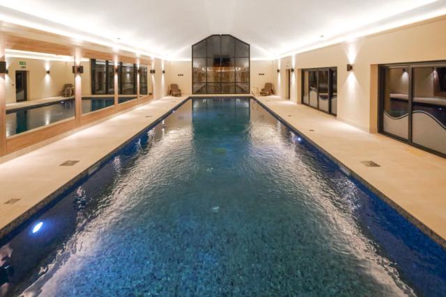 indoor swimming pool at knights lodges in burton-on-trent 
