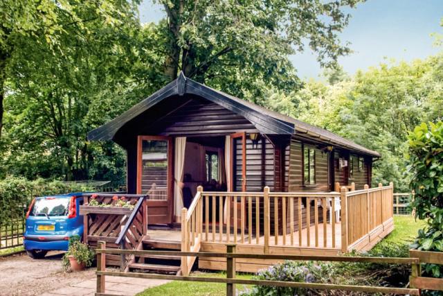 lodge holidays at lime tree holiday park near buxton