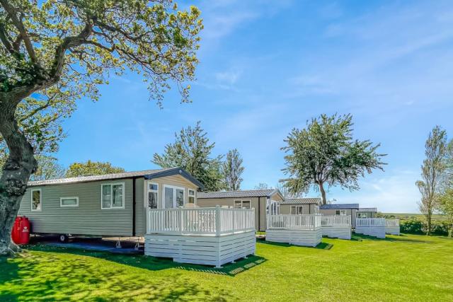 caravan holidays at the orchards holiday park in the isle of wight