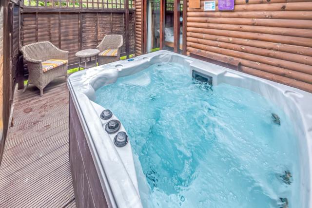 private hot tub breaks at tilford woods lodge retreat