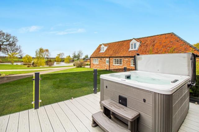 hot tub breaks at camper uk leisure park in lincolnshire