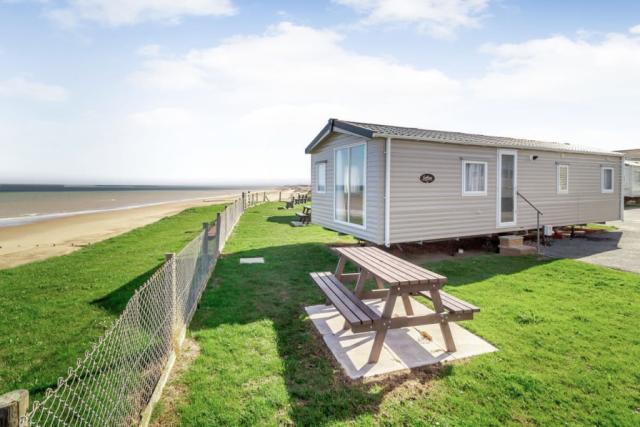 castaways beach resort in norfolk