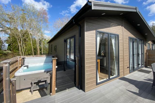luxury hot tub holiday lodge breaks