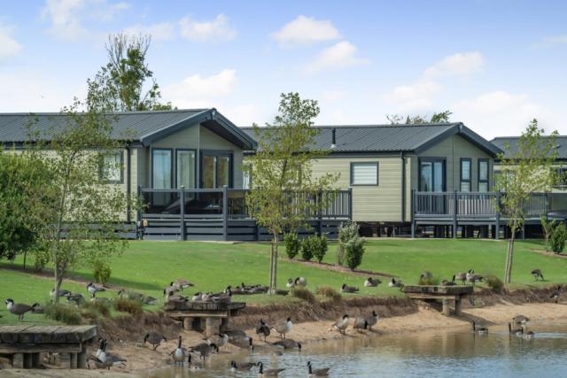 luxury lodges at home farm park lakeside retreat near skegness