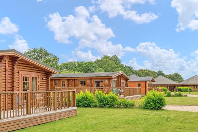 lodge breaks at langmere lakes lodges in norfolk