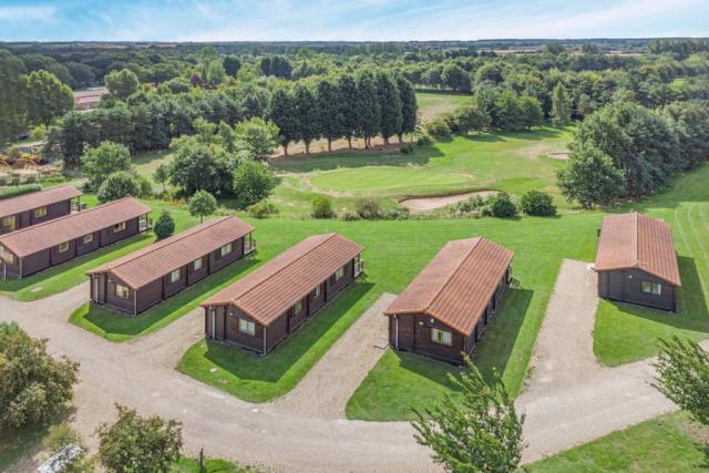 lodge holidays at messingham lakes lodge park in linconshire