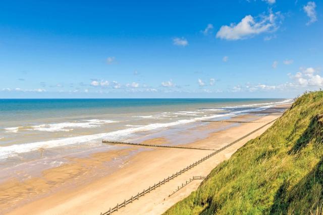 beach near mundesley holiday village