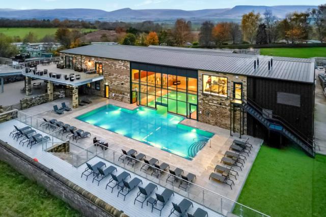pool at wild rose holiday park near the lake district