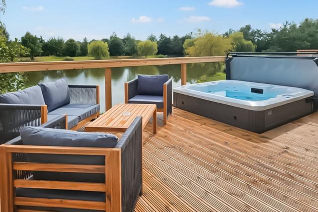 hot tub breaks at wold view country park in caistor