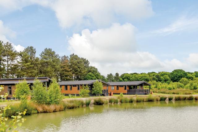 lodge breaks at woodhall country park lodges 