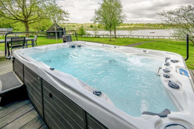 hot tub breaks at kielder waterside holiday park 