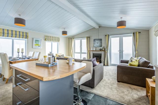 luxury lodge holidays at king's lynn holiday park in norfolk