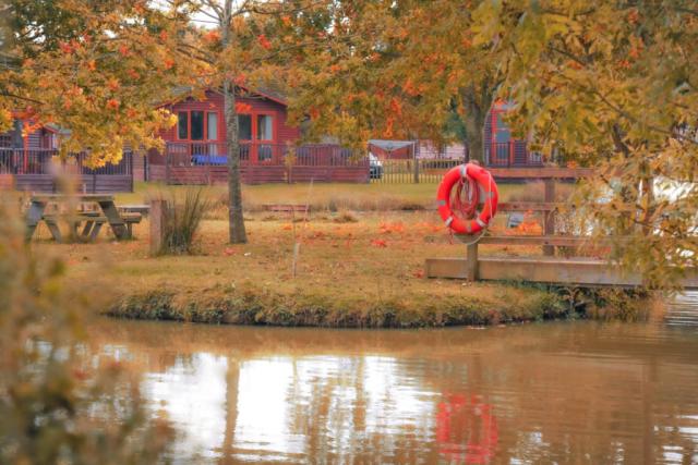 fishing holidays at yaxham waters holiday park near dereham