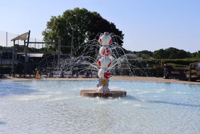 outdoor pool at bashley holiday park in hampshire