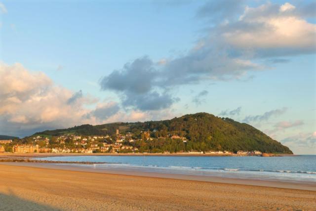 beach at at blue anchor holiday park near minehead
