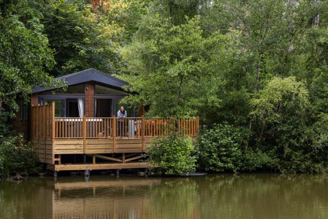 lodge breaks at brokerswood holiday park