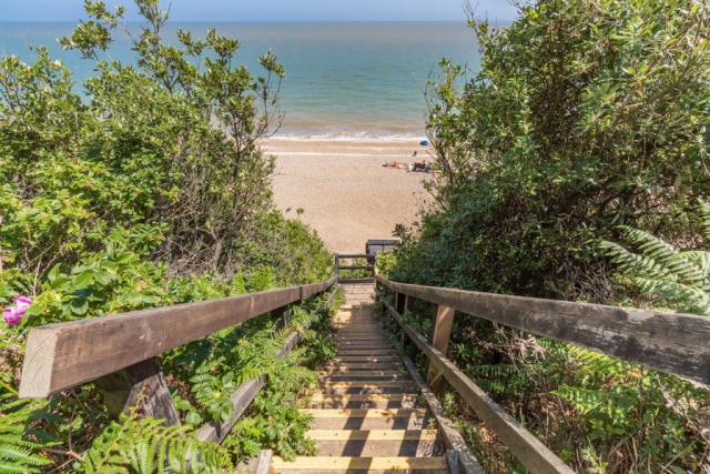 direct beach access at cliff house holiday park near dunwich