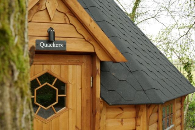 luxury lodges at peckmoor farm lodges in crewkerne