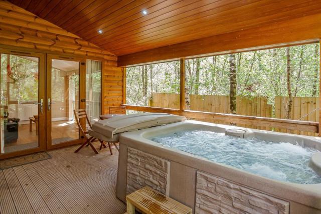 private hot tub breaks at quarry walk lodges near cheadle