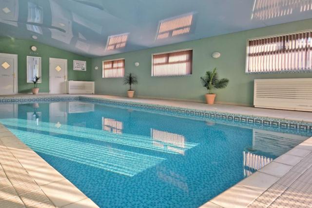 indoor pool at silver trees holiday park near Rugeley
