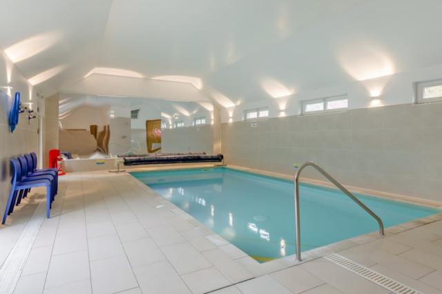indoor pool at swandown lodges in chard