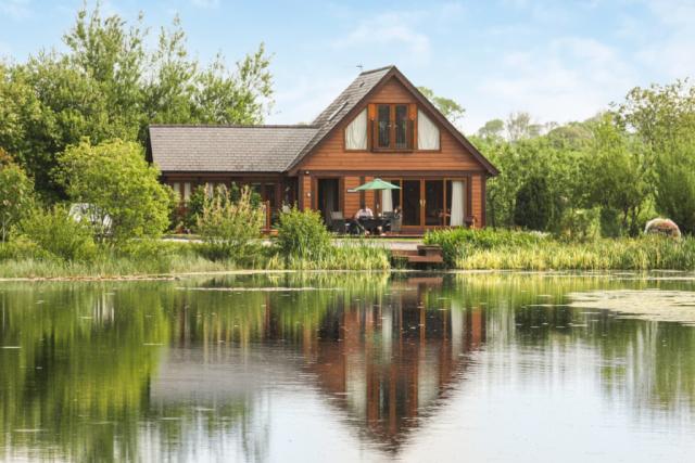 private hot tub breaks at anglesey lakeside lodges