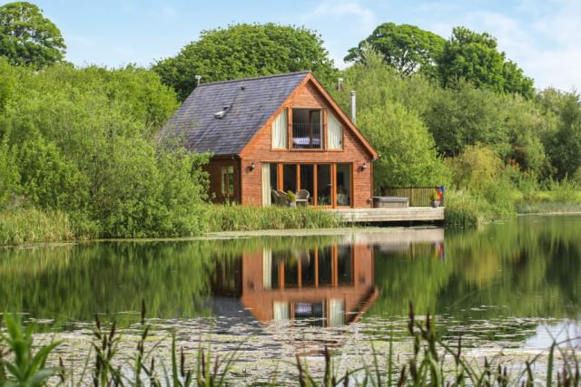 anglesey lakeside lodges in anglesy