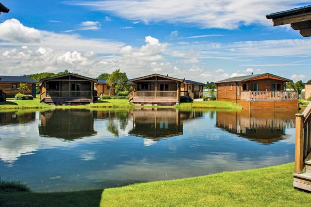 lodge breaks at dacre lakeside park in driffield